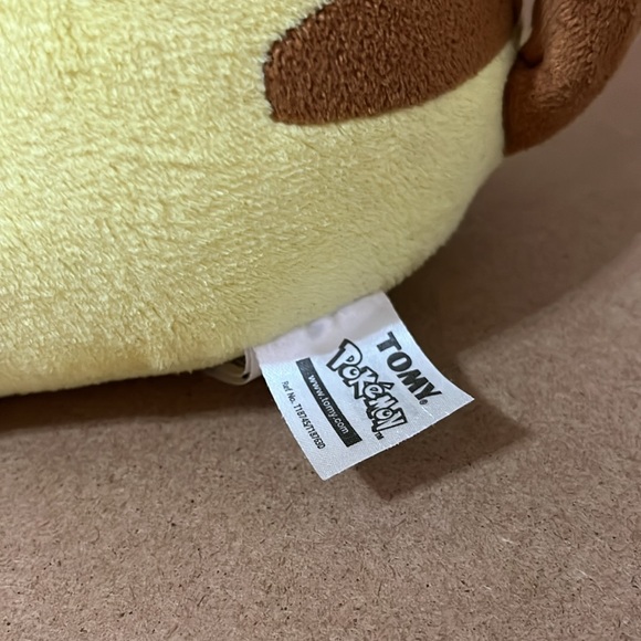 Pokémon Pikachu Plush - Picture 3 of 5